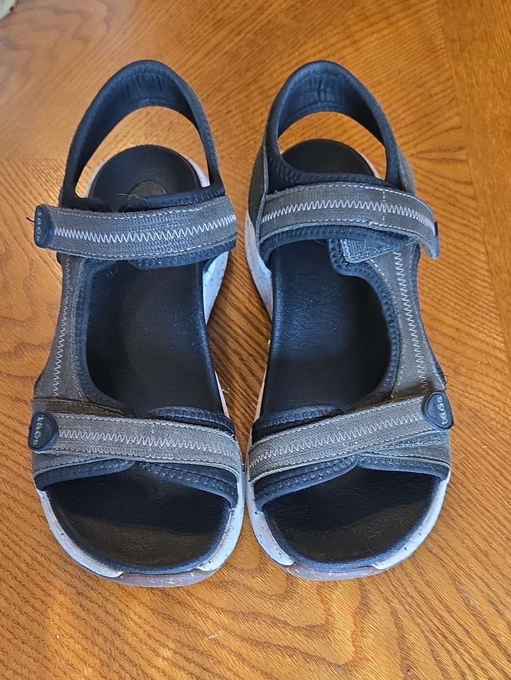 Taos Super Side Sandals with Adjustable Straps size 9 Women's Olive Green